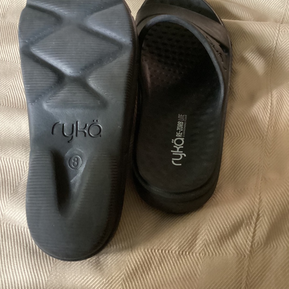 Ryka Slides with Re-Zorb Lite Cushioning Foam-Size 8 - Picture 4 of 4